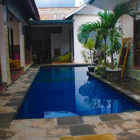 ホテル Wahyu Gili 1 ギリ・トラワンガン エクステリア 写真